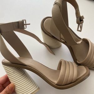 Mercedes Castillo Nude heel with chunky heel